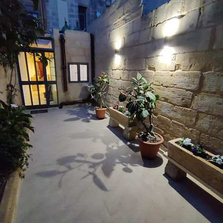 Peaceful Traditional Maltese Townhouse Luqa Bagian luar foto