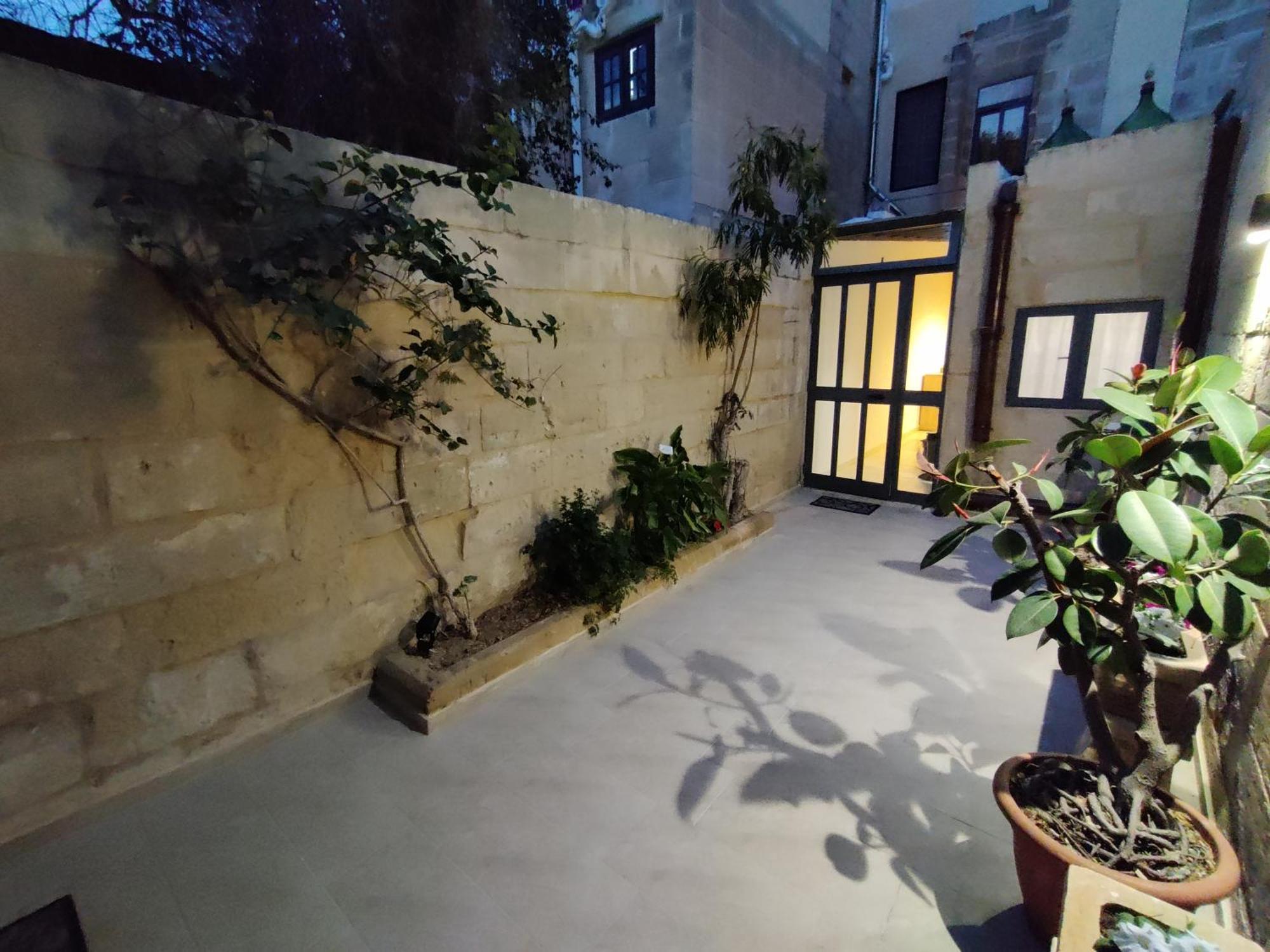 Peaceful Traditional Maltese Townhouse Luqa Bagian luar foto