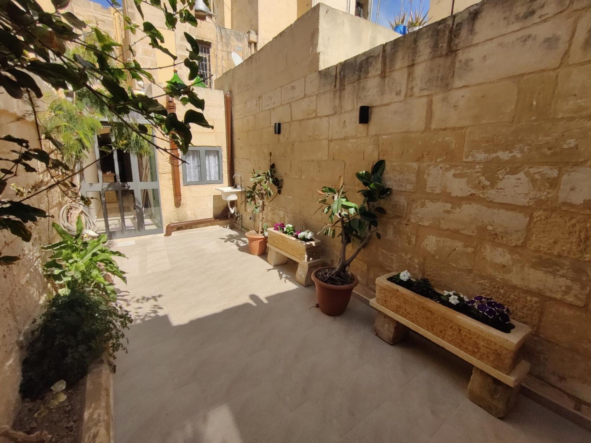 Peaceful Traditional Maltese Townhouse Luqa Bagian luar foto