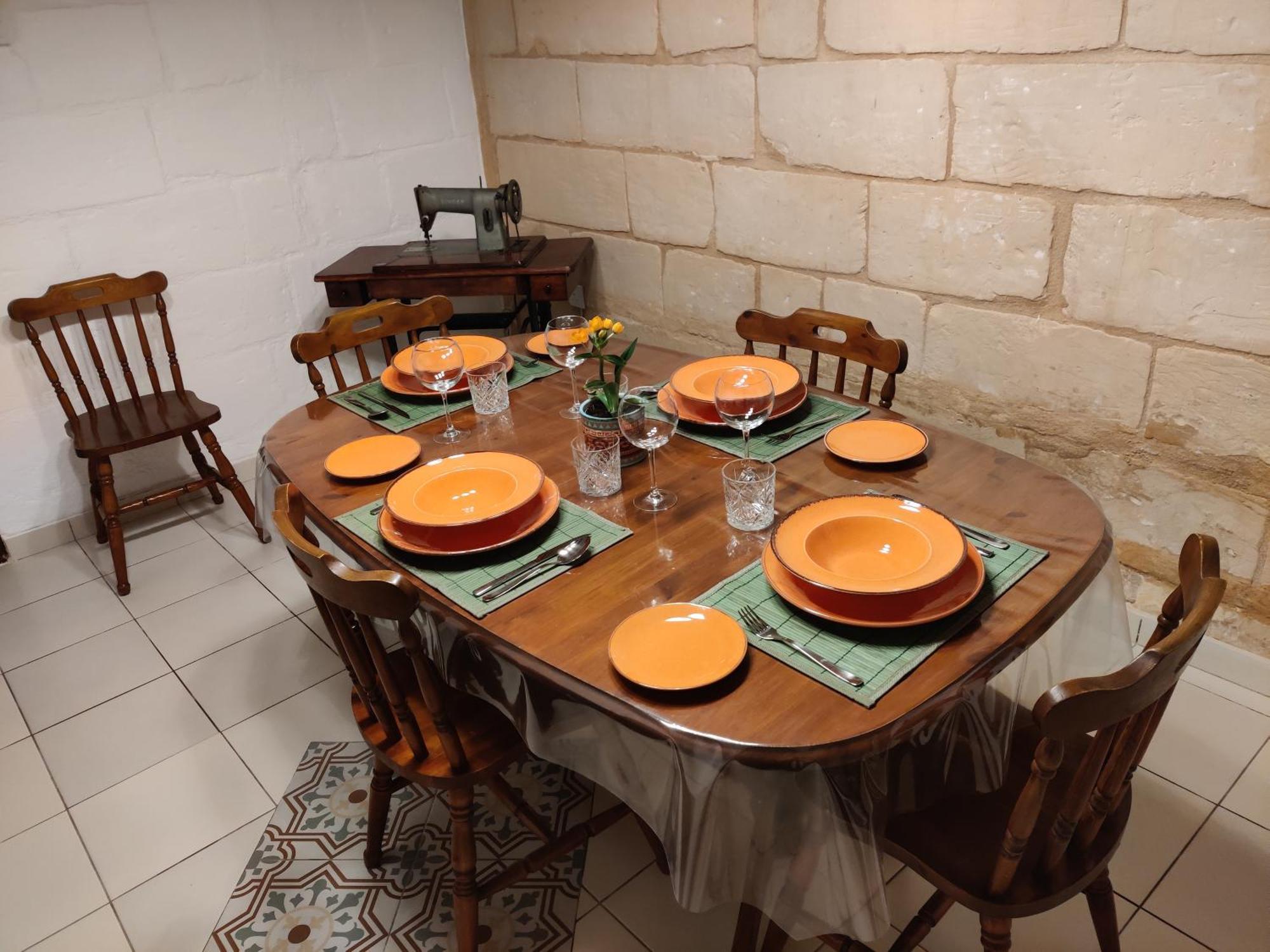 Peaceful Traditional Maltese Townhouse Luqa Bagian luar foto